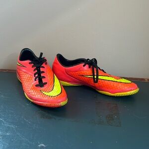 Nike soccer turf shoes - women’s